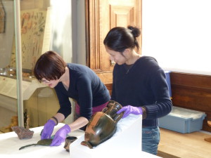 A ‘Meet the Antiquities’ session led by our conservators. © Fitzwilliam Museum, Cambridge A ‘Meet the Antiquities’ session led by our conservators. © Fitzwilliam Museum, Cambridge